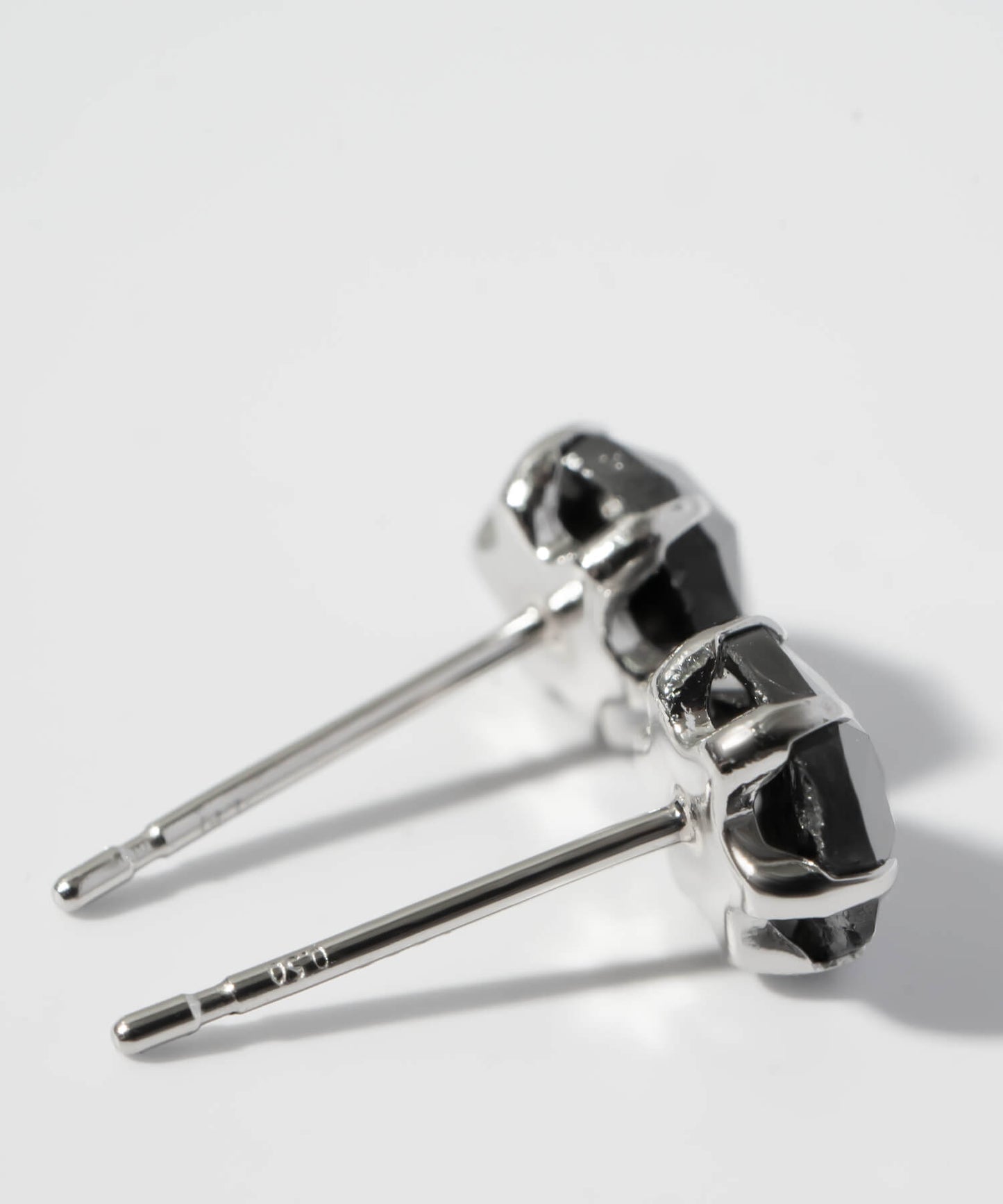 Black Diamond Platinum Studs Earrings | ROSA-NOTTE