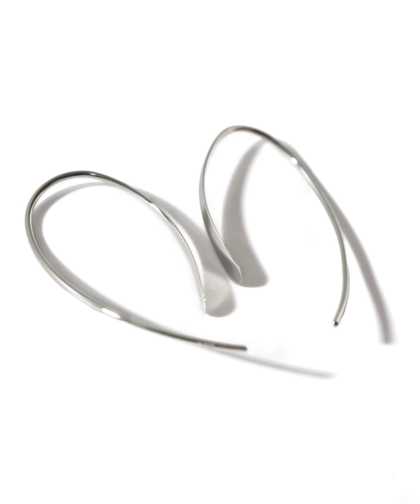K18 Curve Hang Earrings | GOUCCIA-MIDDLE