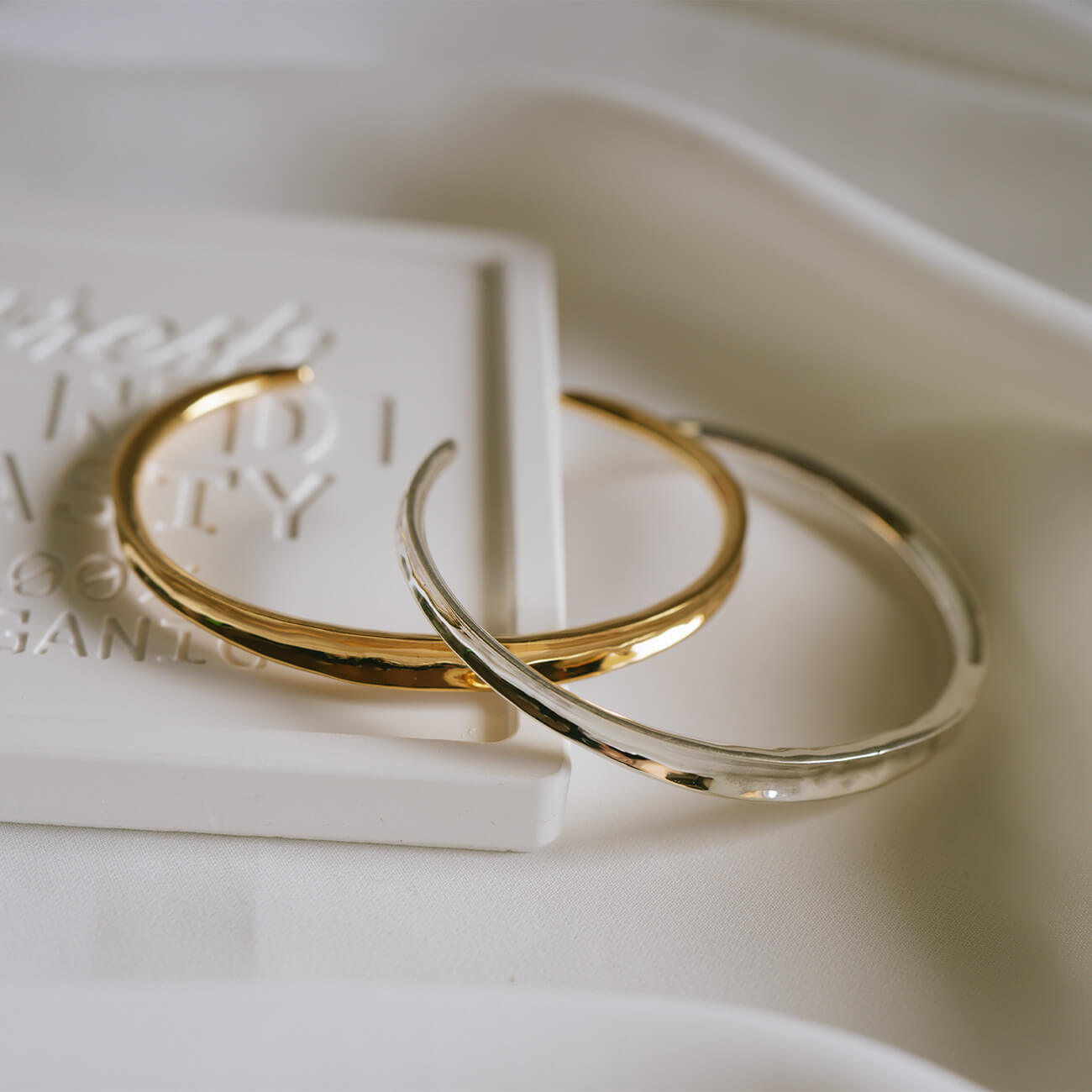 Silver925 Glossy Curve Bangle | RUKKIU-BG