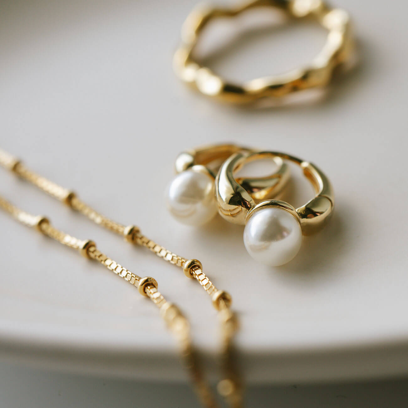 Silver925 Plump Pearl Hoop Earrings | KYKLOS-PEARL