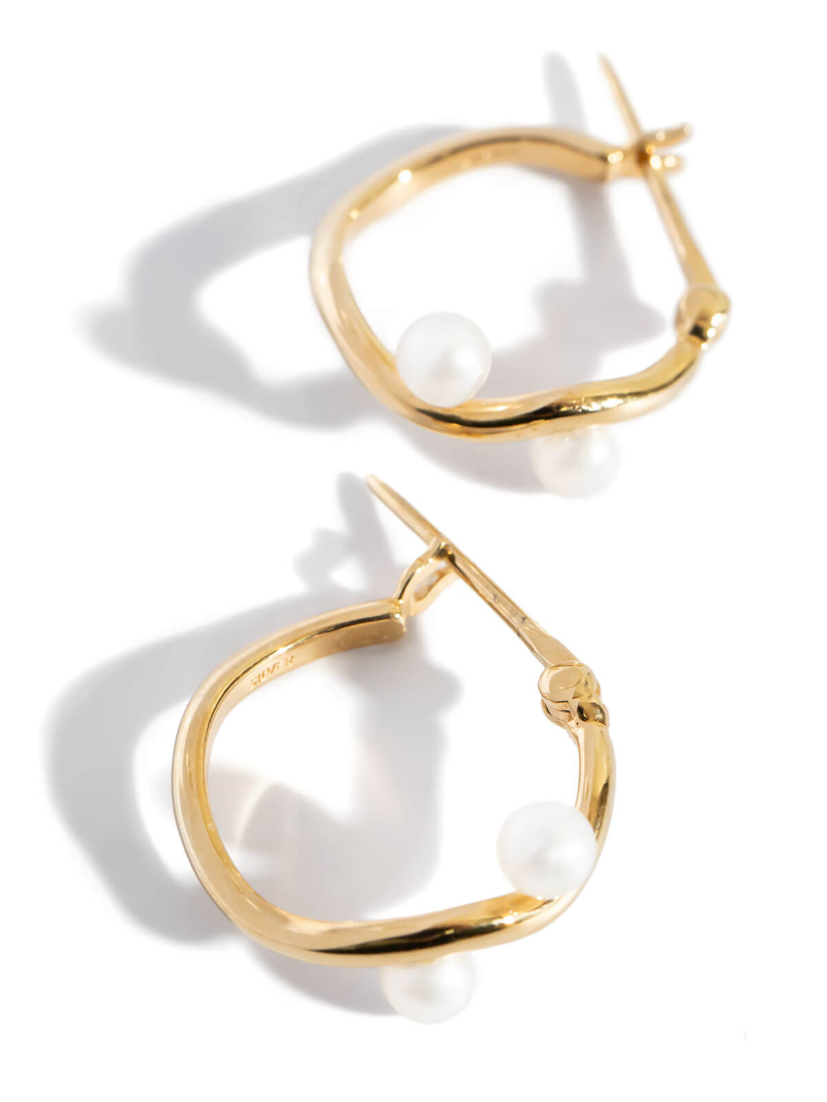 18K Gold Plated Sterling Silver Ripple Hoop Earrings with Pearls | AFRIZO-NADIA