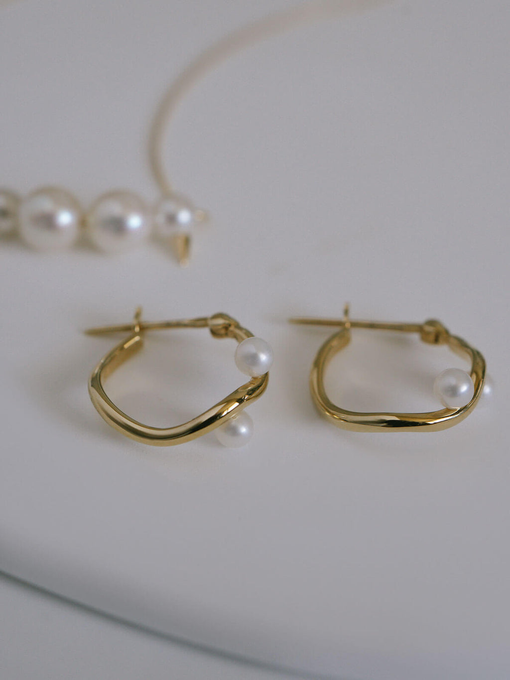 18K Gold Plated Sterling Silver Ripple Hoop Earrings with Pearls | AFRIZO-NADIA