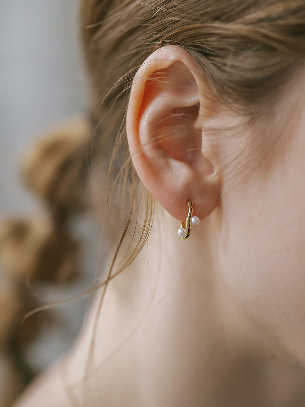 18K Gold Plated Sterling Silver Ripple Hoop Earrings with Pearls | AFRIZO-NADIA
