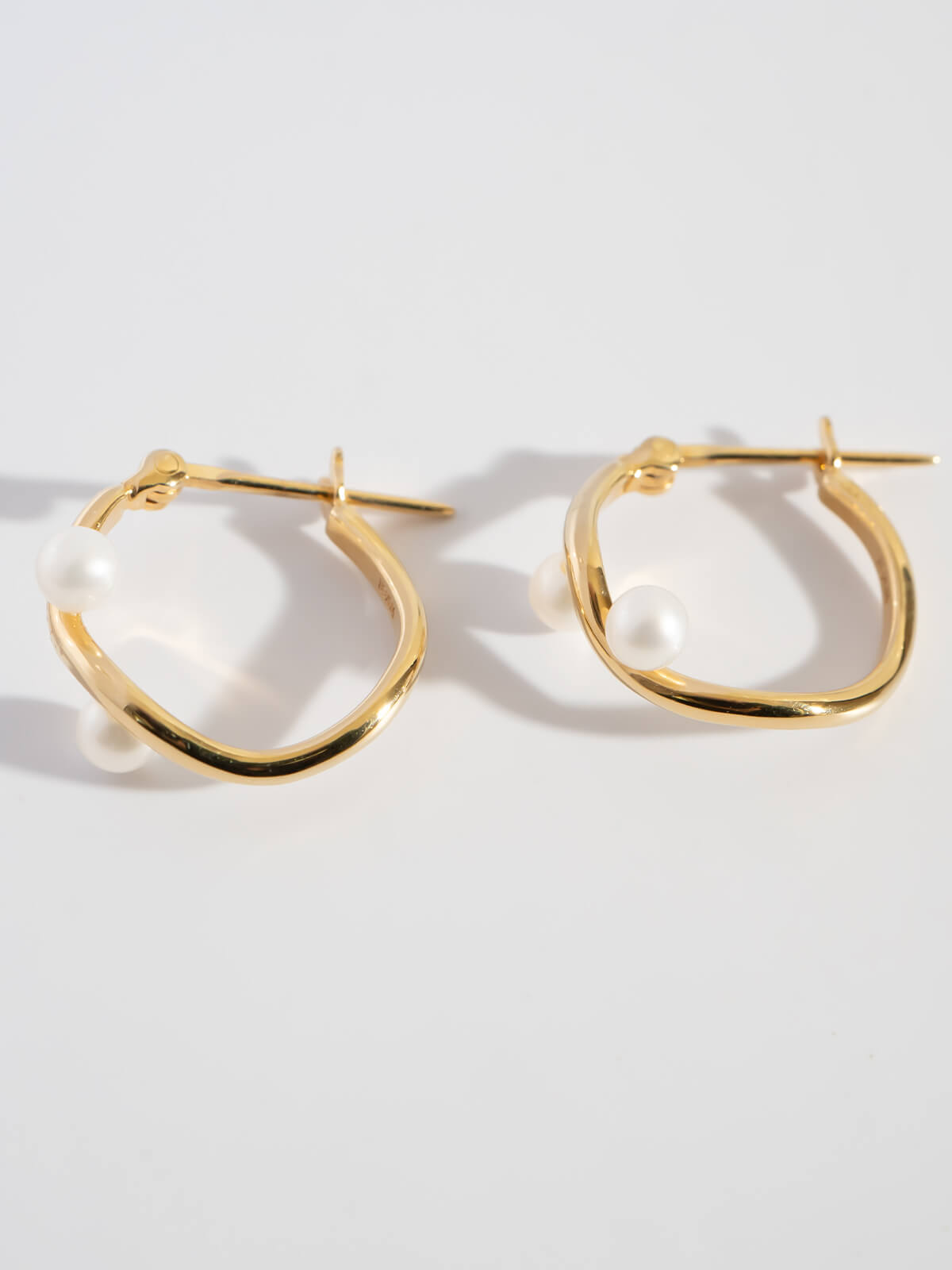 18K Gold Plated Sterling Silver Ripple Hoop Earrings with Pearls | AFRIZO-NADIA