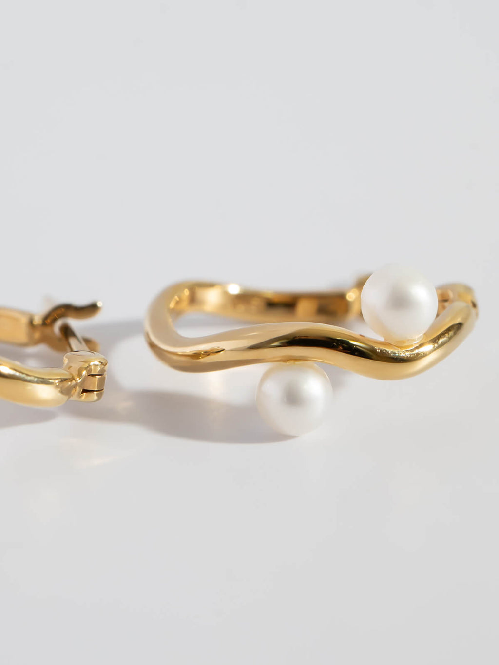 18K Gold Plated Sterling Silver Ripple Hoop Earrings with Pearls | AFRIZO-NADIA