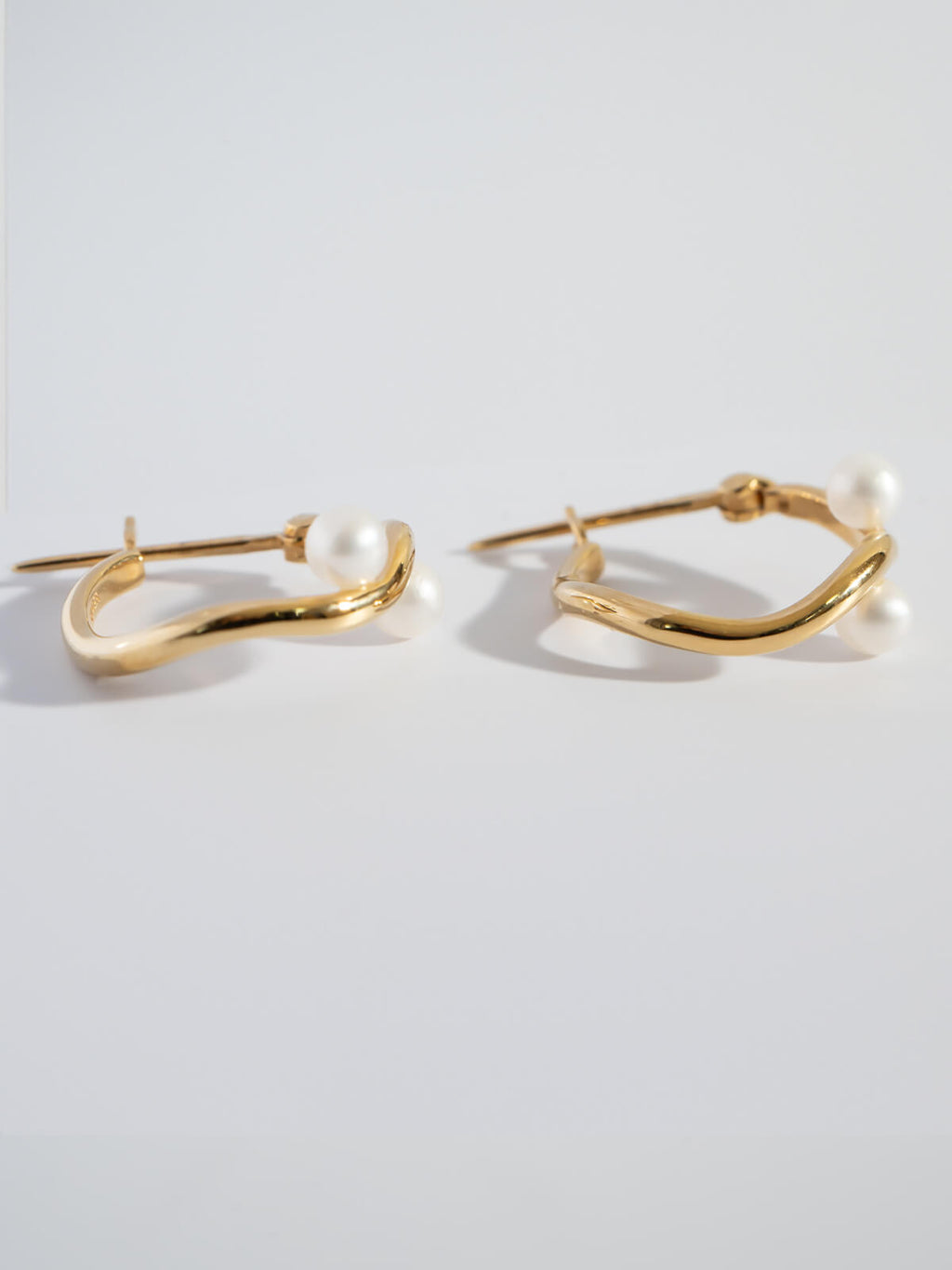 18K Gold Plated Sterling Silver Ripple Hoop Earrings with Pearls | AFRIZO-NADIA