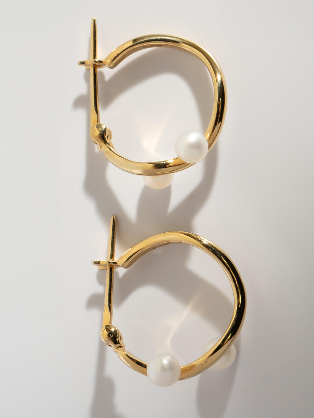 18K Gold Plated Sterling Silver Ripple Hoop Earrings with Pearls | AFRIZO-NADIA