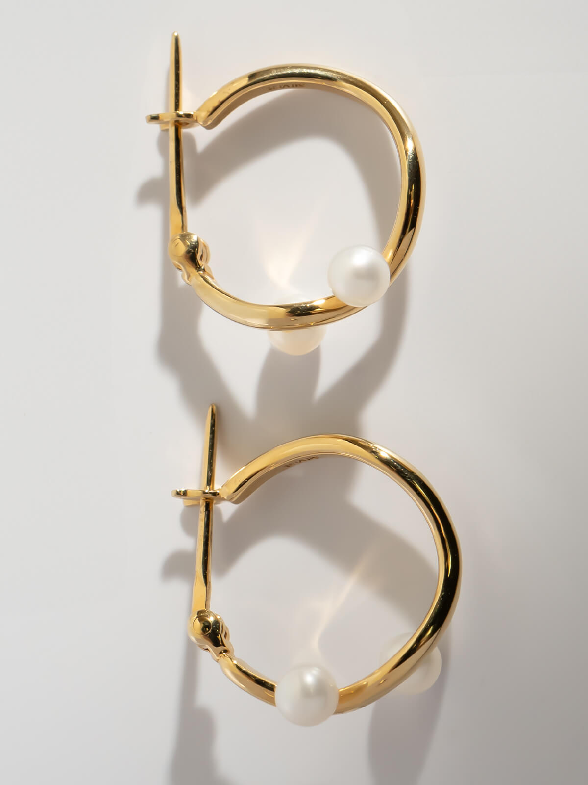 18K Gold Plated Sterling Silver Ripple Hoop Earrings with Pearls | AFRIZO-NADIA