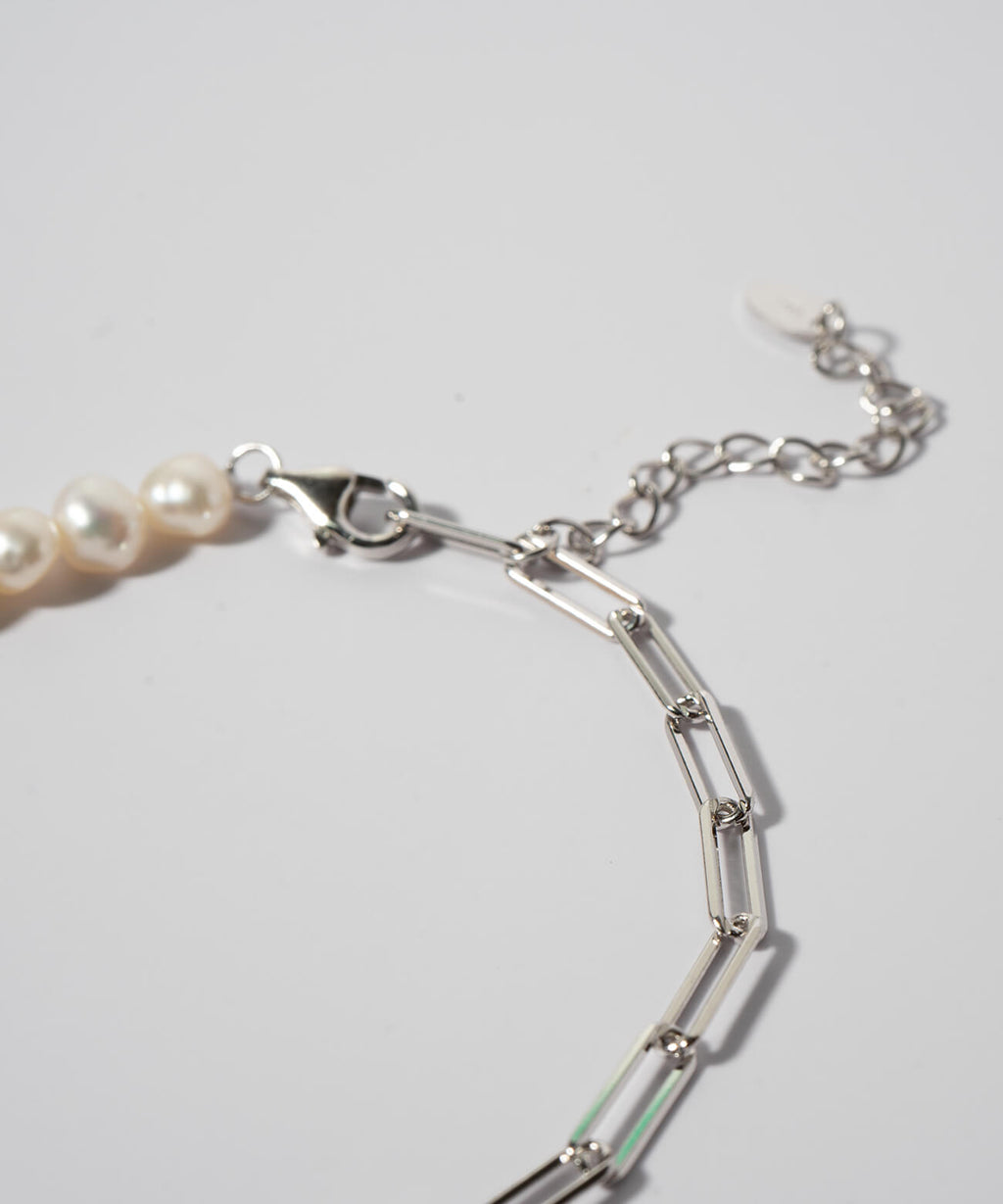 Baroque pearl necklace clasp detail