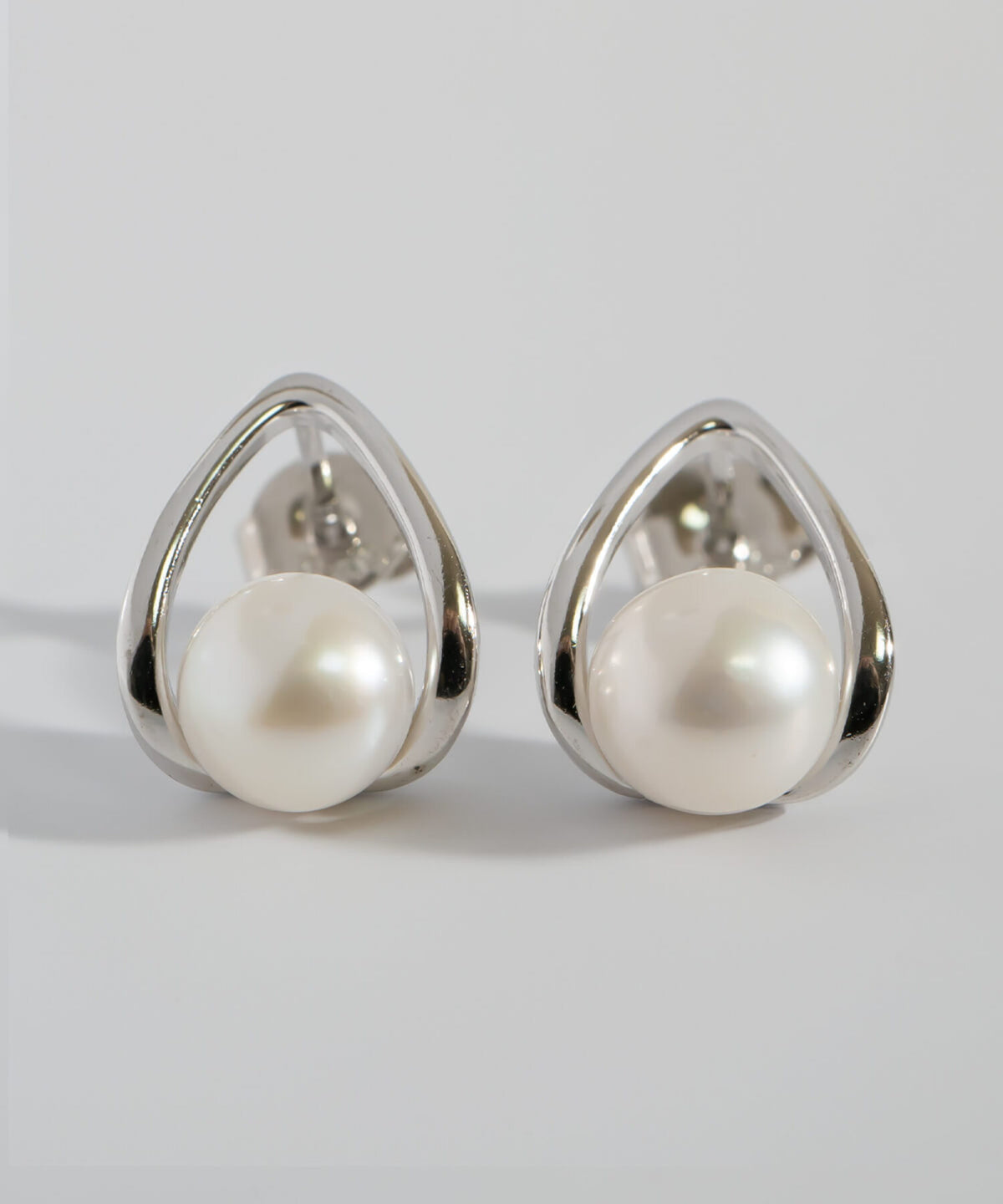 Sterling silver freshwater pearl drop earrings | ARNE