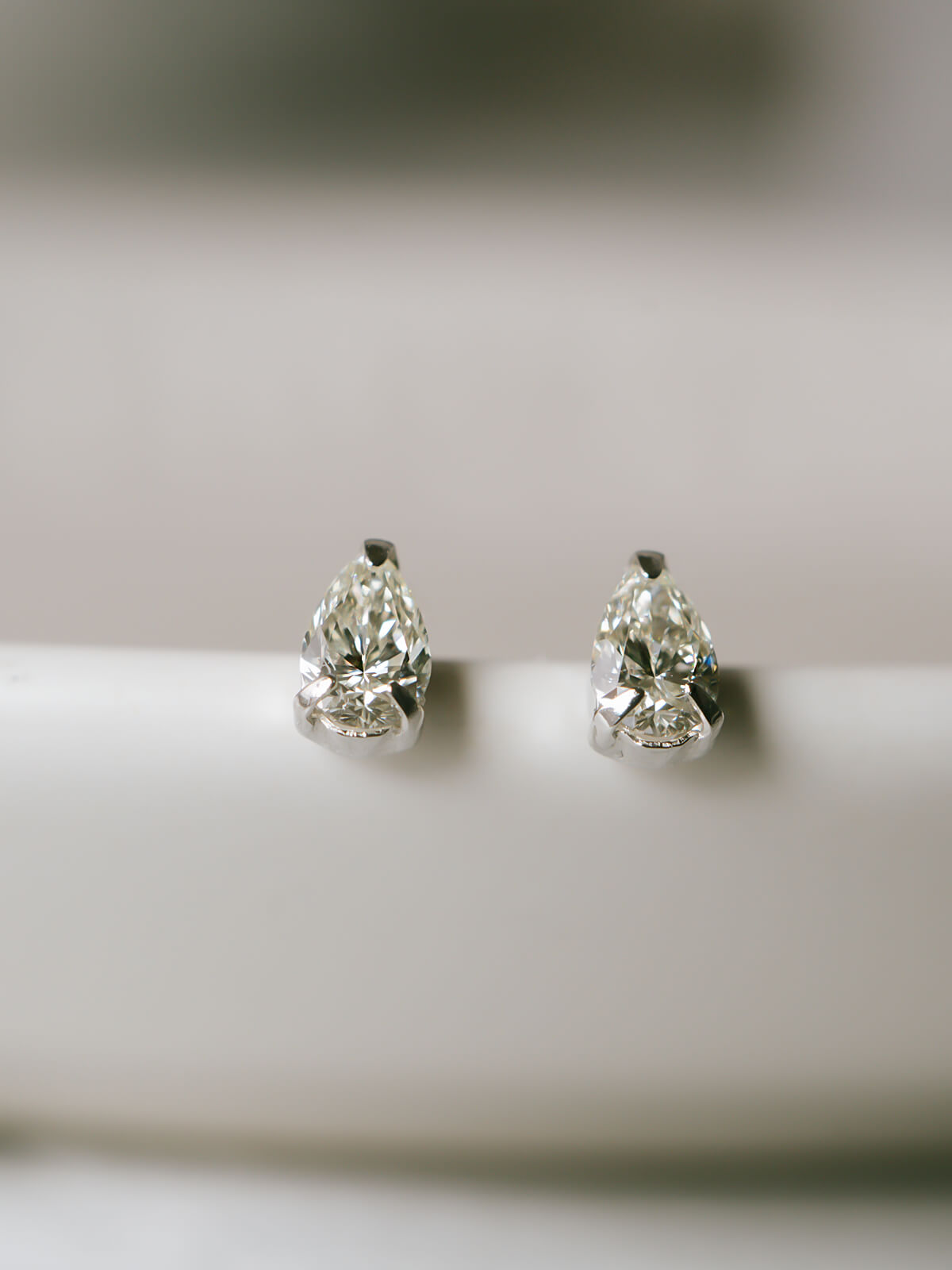 Platina Drop Diamond Earrings | ASTERI DEW