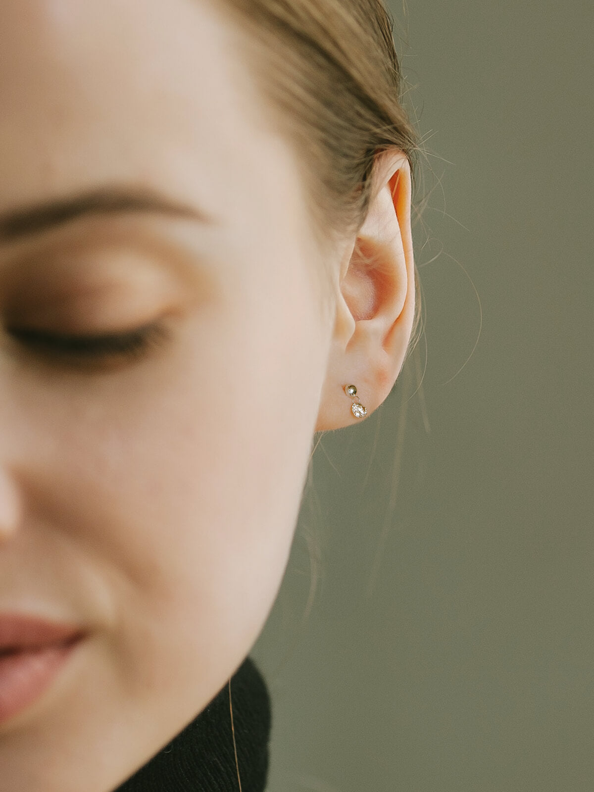 Platina Lilt Diamond Earrings | ASTERI NANOA