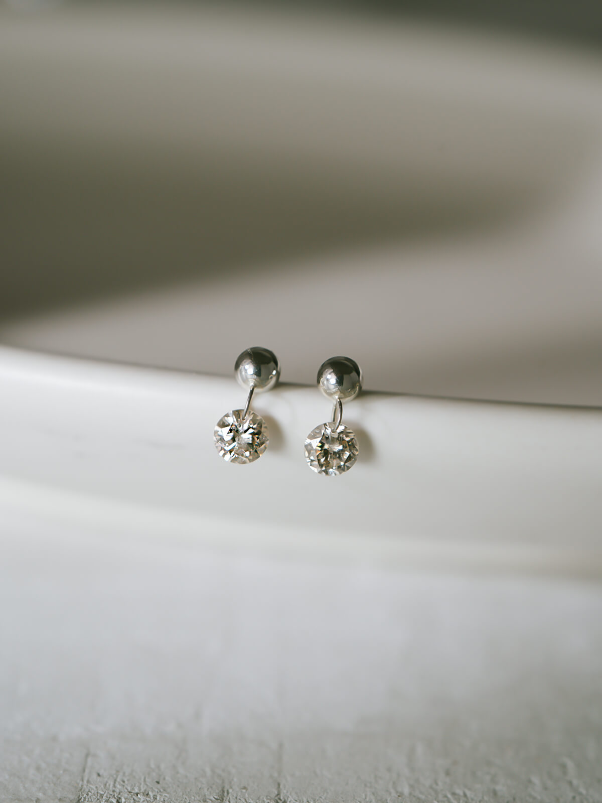 Platina Lilt Diamond Earrings | ASTERI NANOA