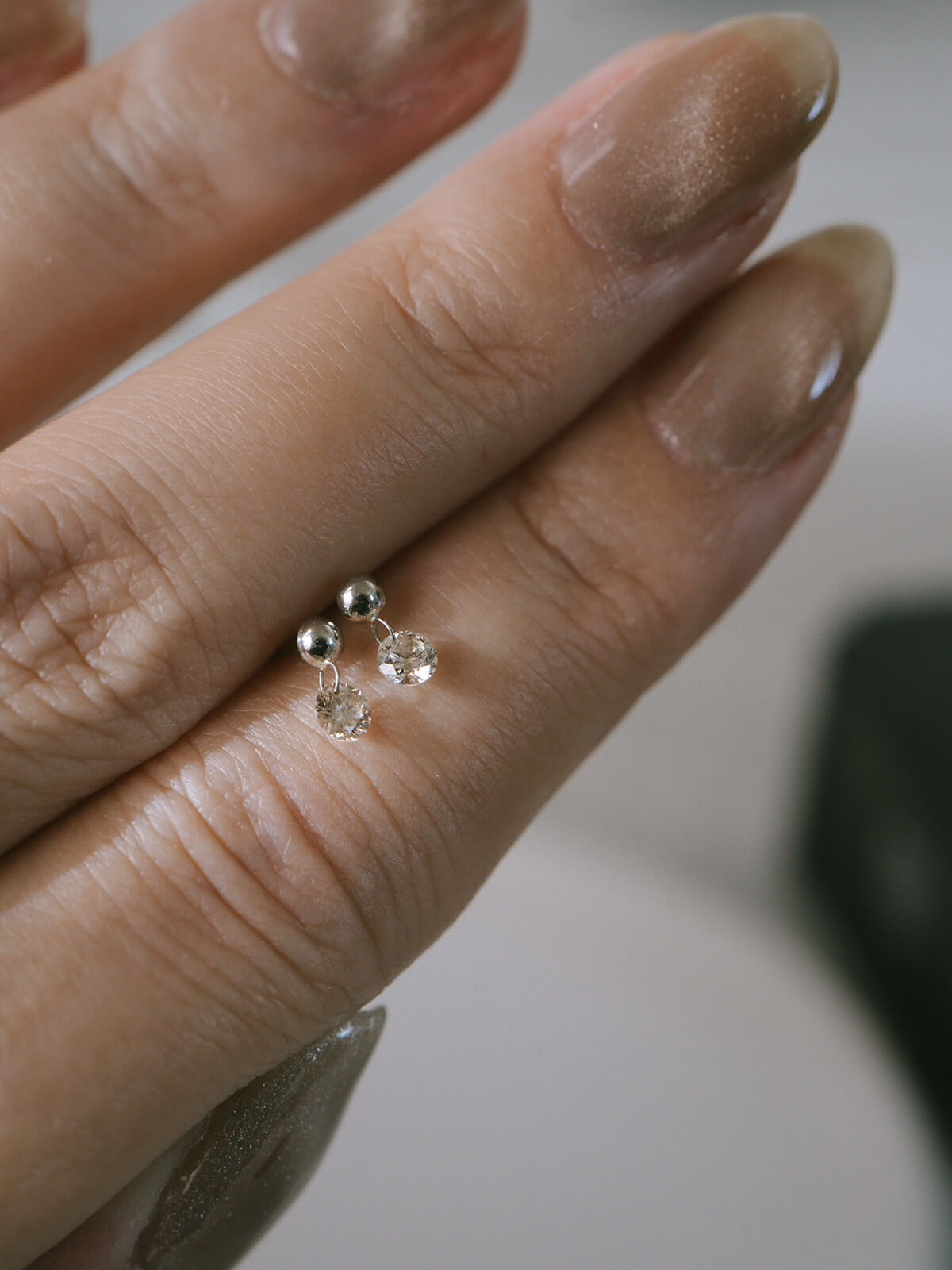 Platina Lilt Diamond Earrings | ASTERI NANOA