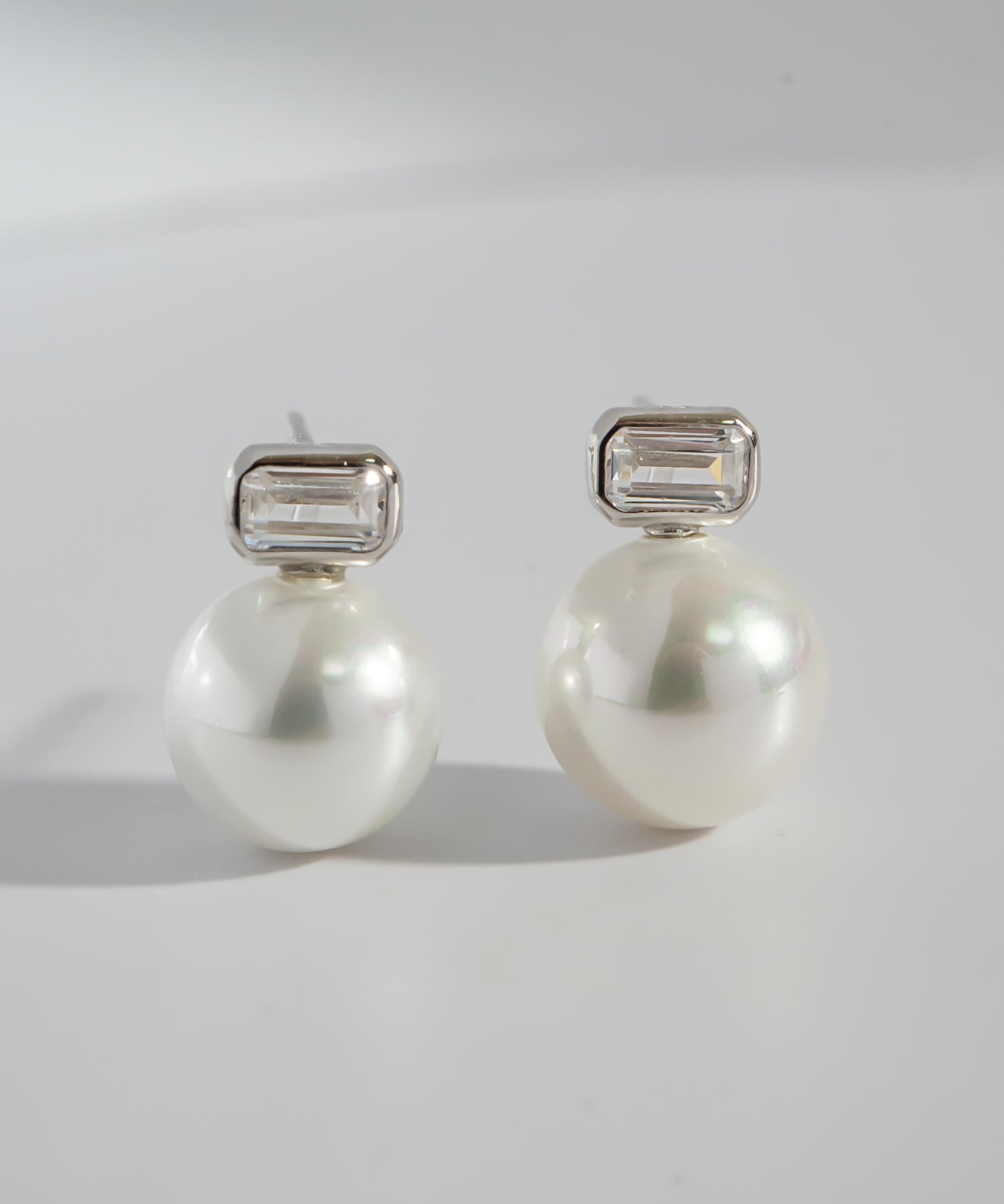 18K Gold Plated Sterling Silver Aurelia Baguette Pearl Earrings | CADREA