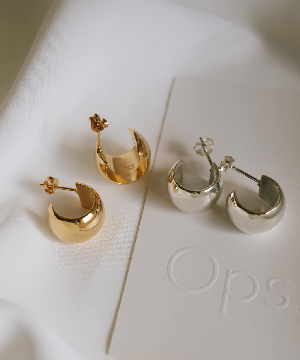 Barrel-shaped chunky hoop earrings in silver and gold