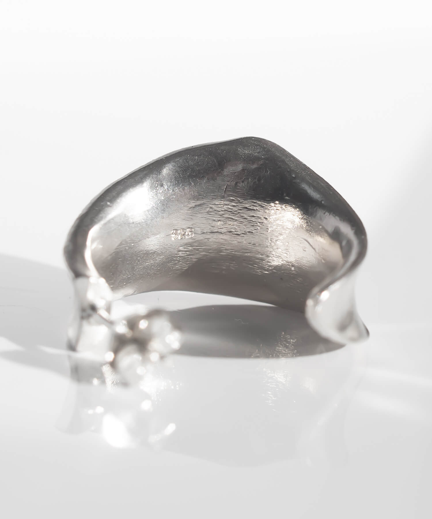 925 Sterling Silver Hammered Hoop Earrings | CORNETTO