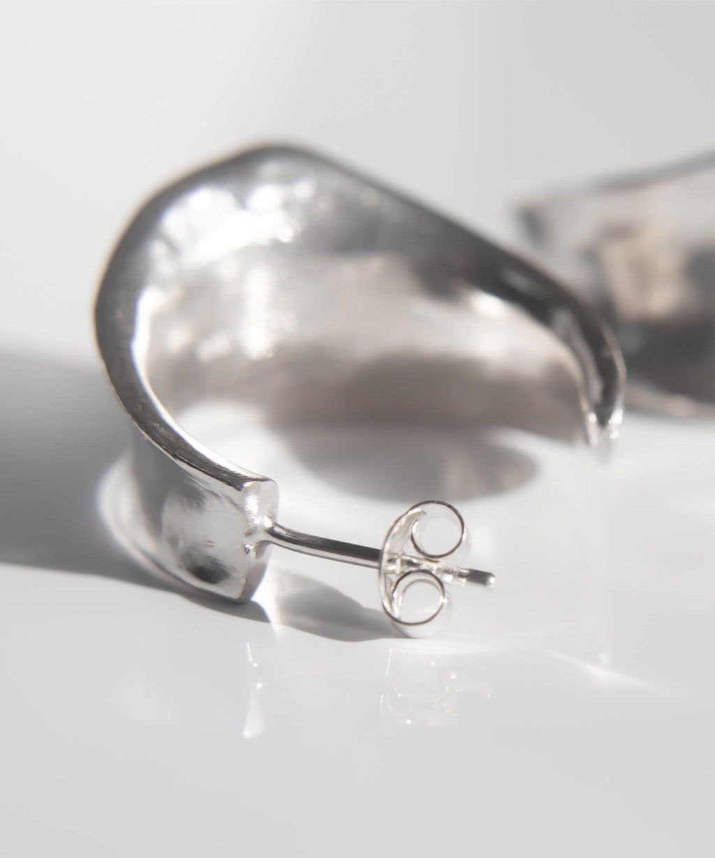 925 Sterling Silver Hammered Hoop Earrings | CORNETTO