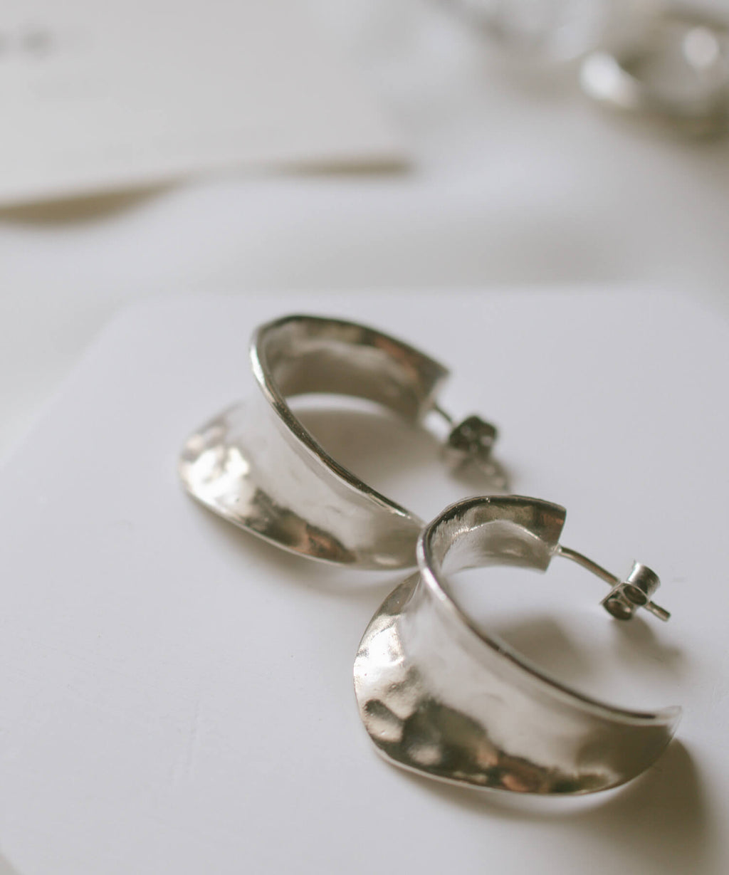 925 Sterling Silver Hammered Hoop Earrings | CORNETTO