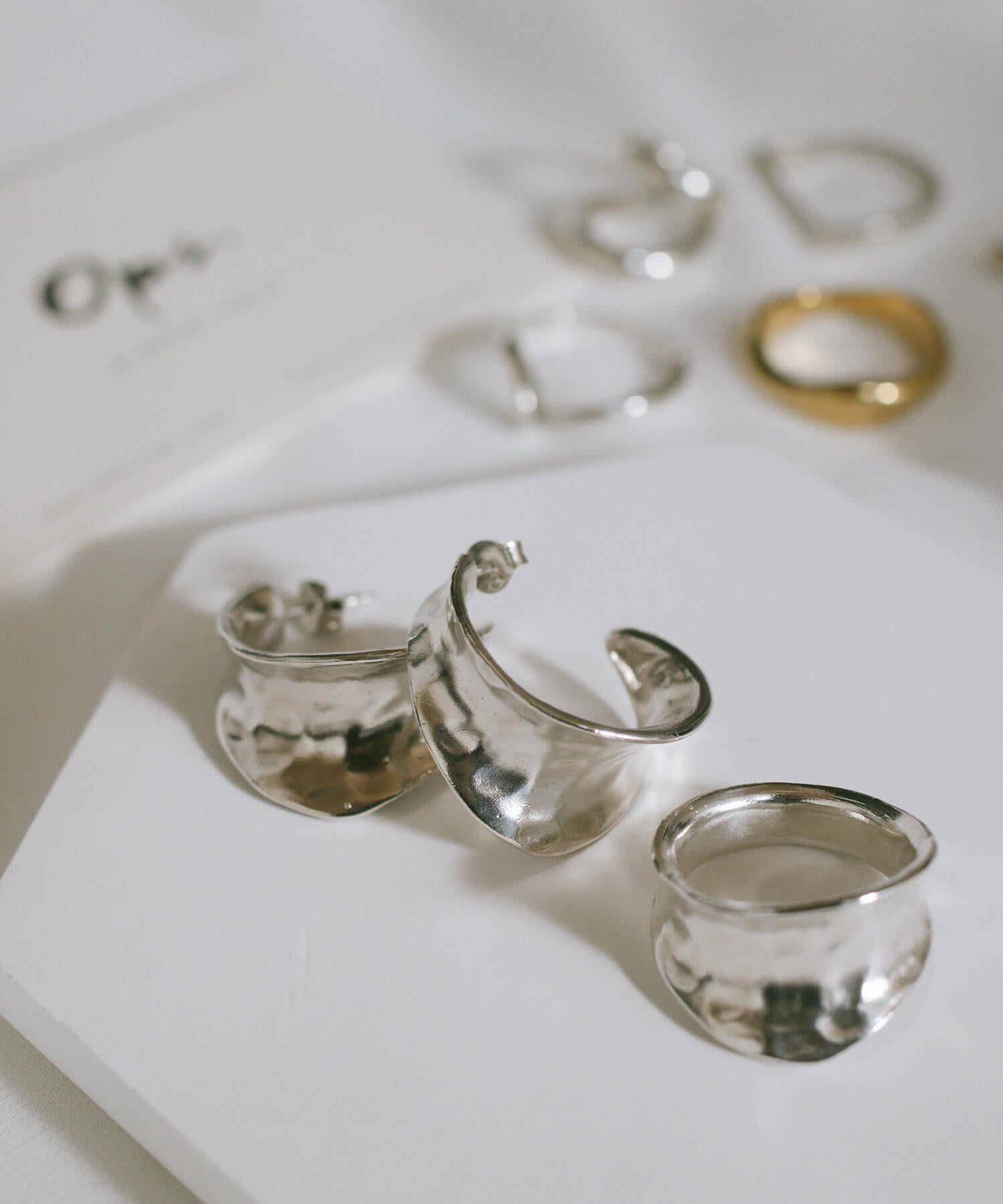 925 Sterling Silver Hammered Hoop Earrings | CORNETTO