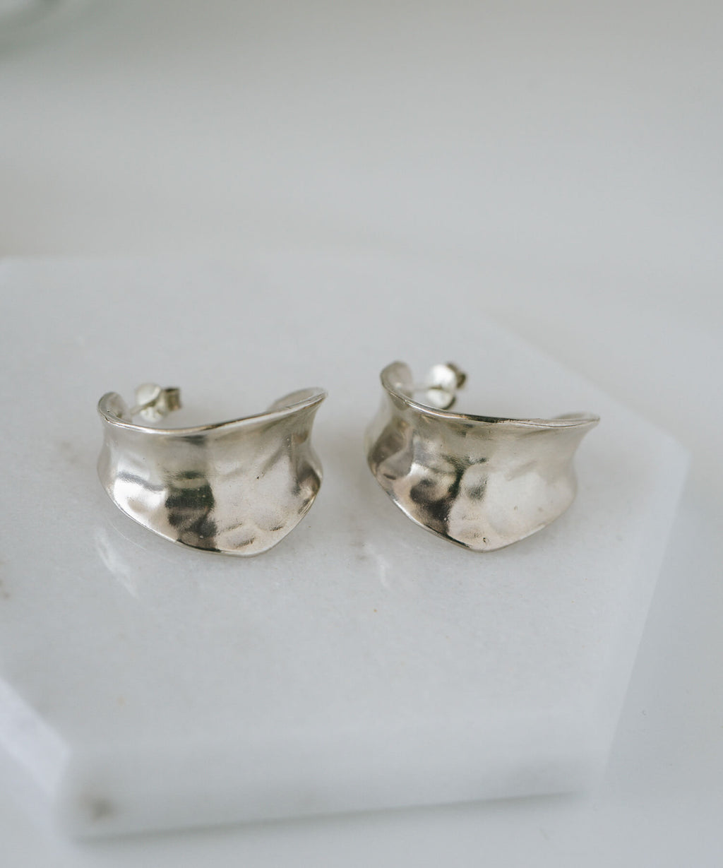 925 Sterling Silver Hammered Hoop Earrings | CORNETTO