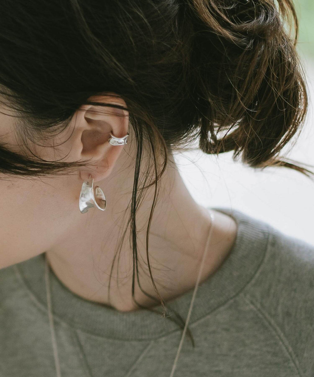 925 Sterling Silver Hammered Hoop Earrings | CORNETTO