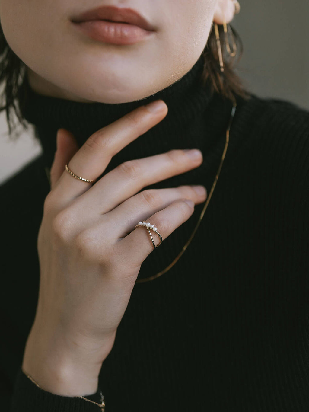10K Gold Freshwater Pearl Crisscross Ring | CRUVIA