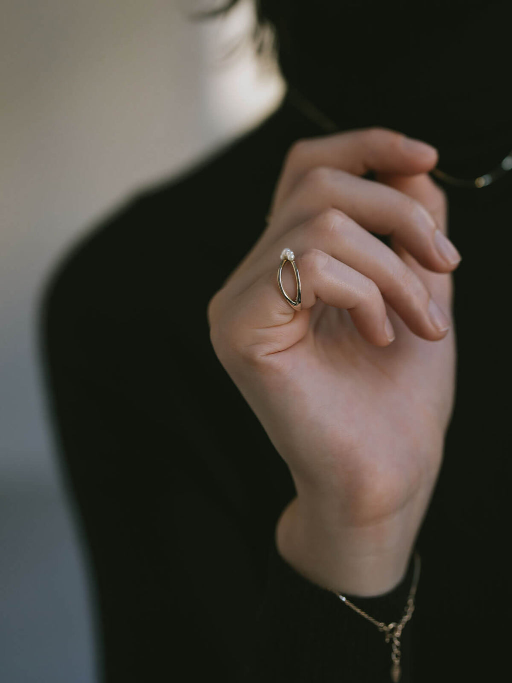 10K Gold Freshwater Pearl Crisscross Ring | CRUVIA