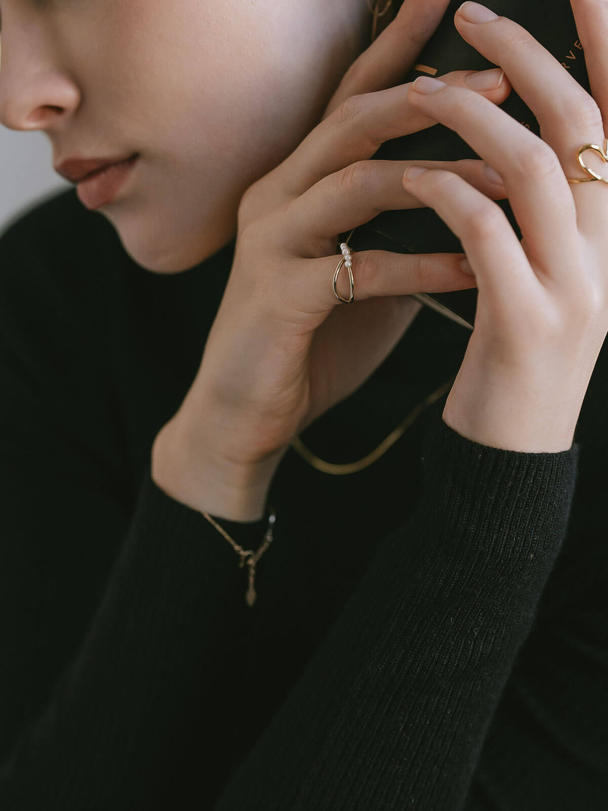 10K Gold Freshwater Pearl Crisscross Ring | CRUVIA