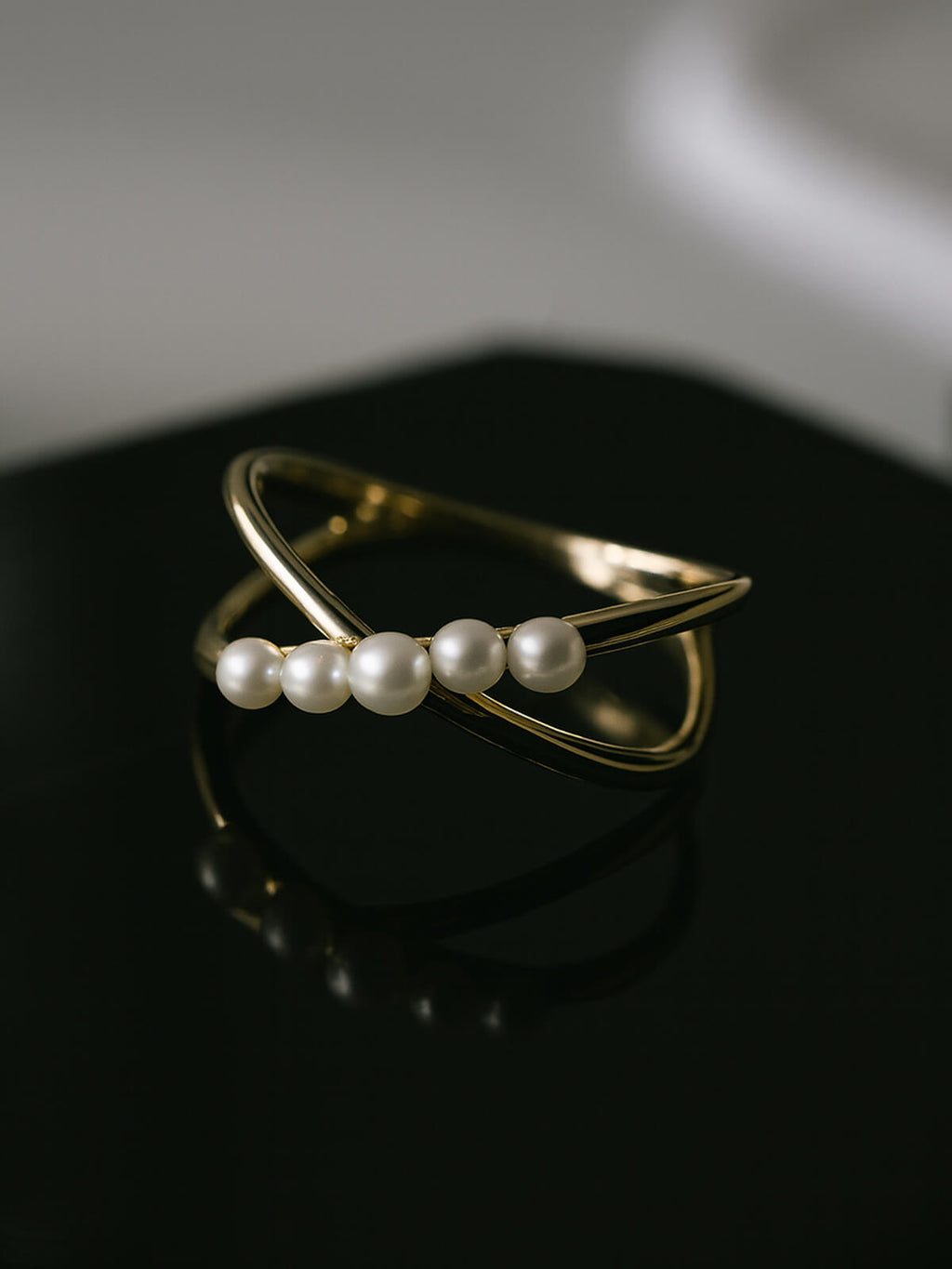 10K Gold Freshwater Pearl Crisscross Ring | CRUVIA