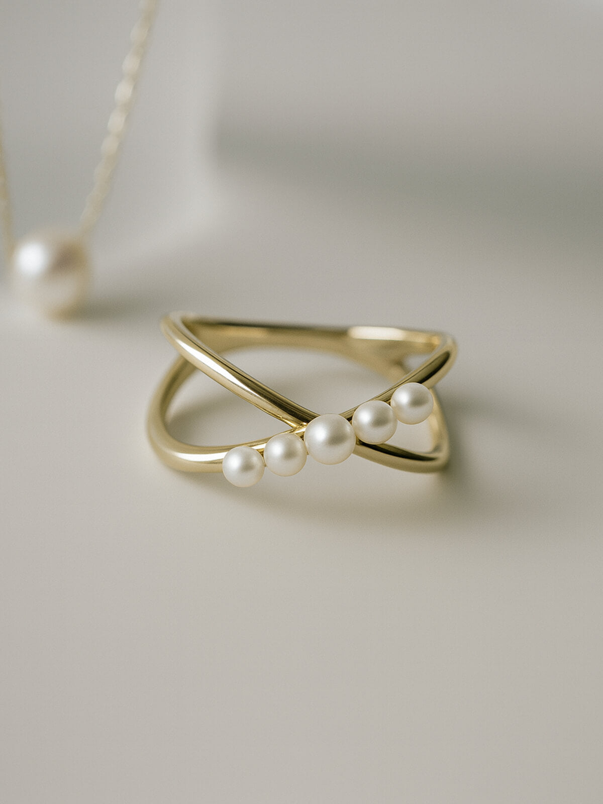 10K Gold Freshwater Pearl Crisscross Ring | CRUVIA