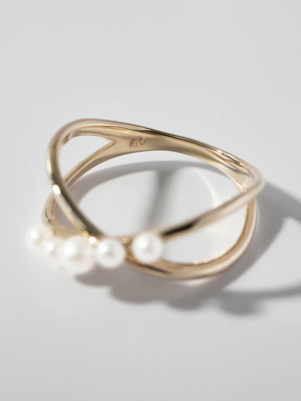 10K Gold Freshwater Pearl Crisscross Ring | CRUVIA