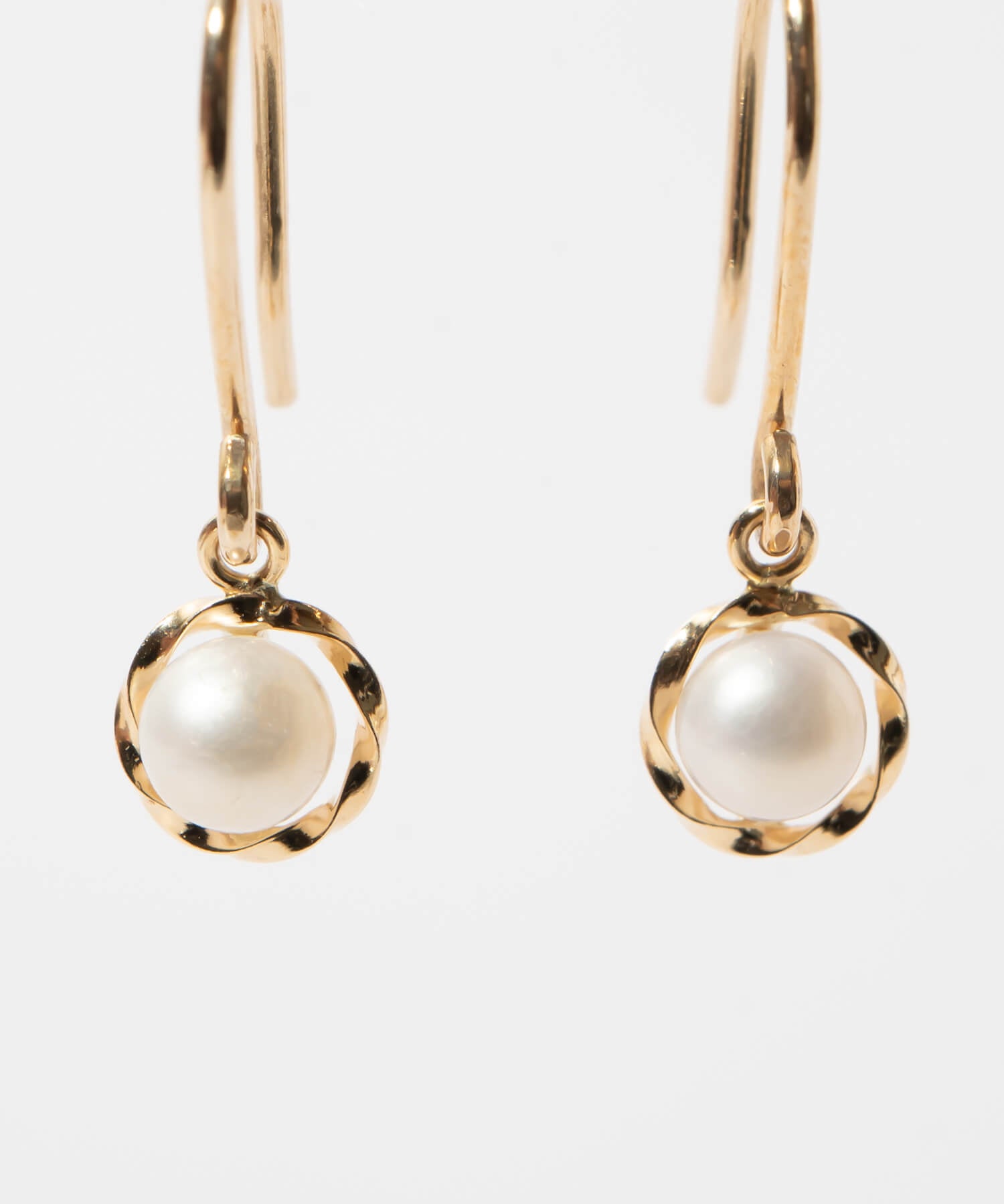 Twist Gold Pearl Earrings | PERLE-BB