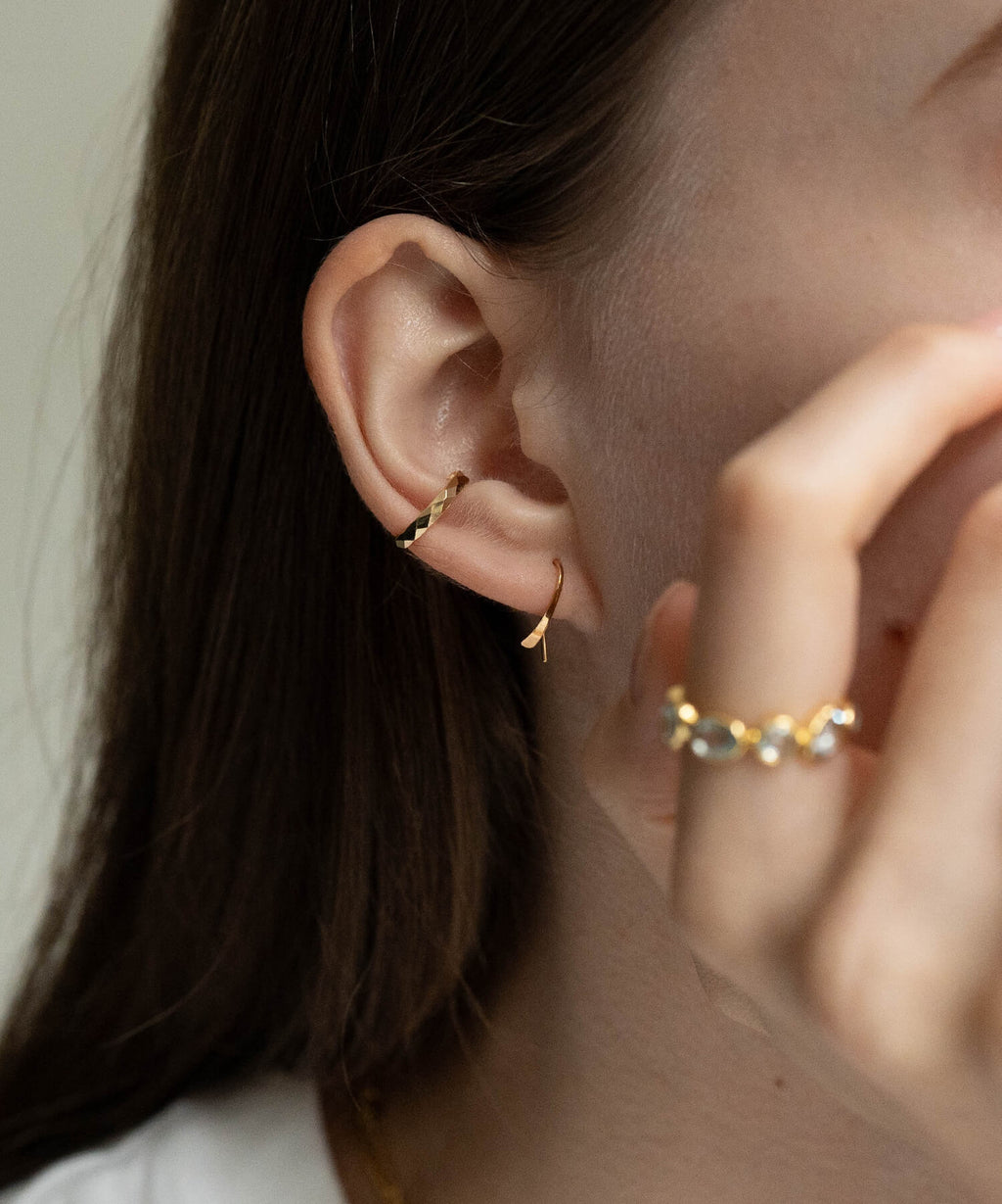 18K Gold & Platinum Faceted Ear Cuff | EDRA