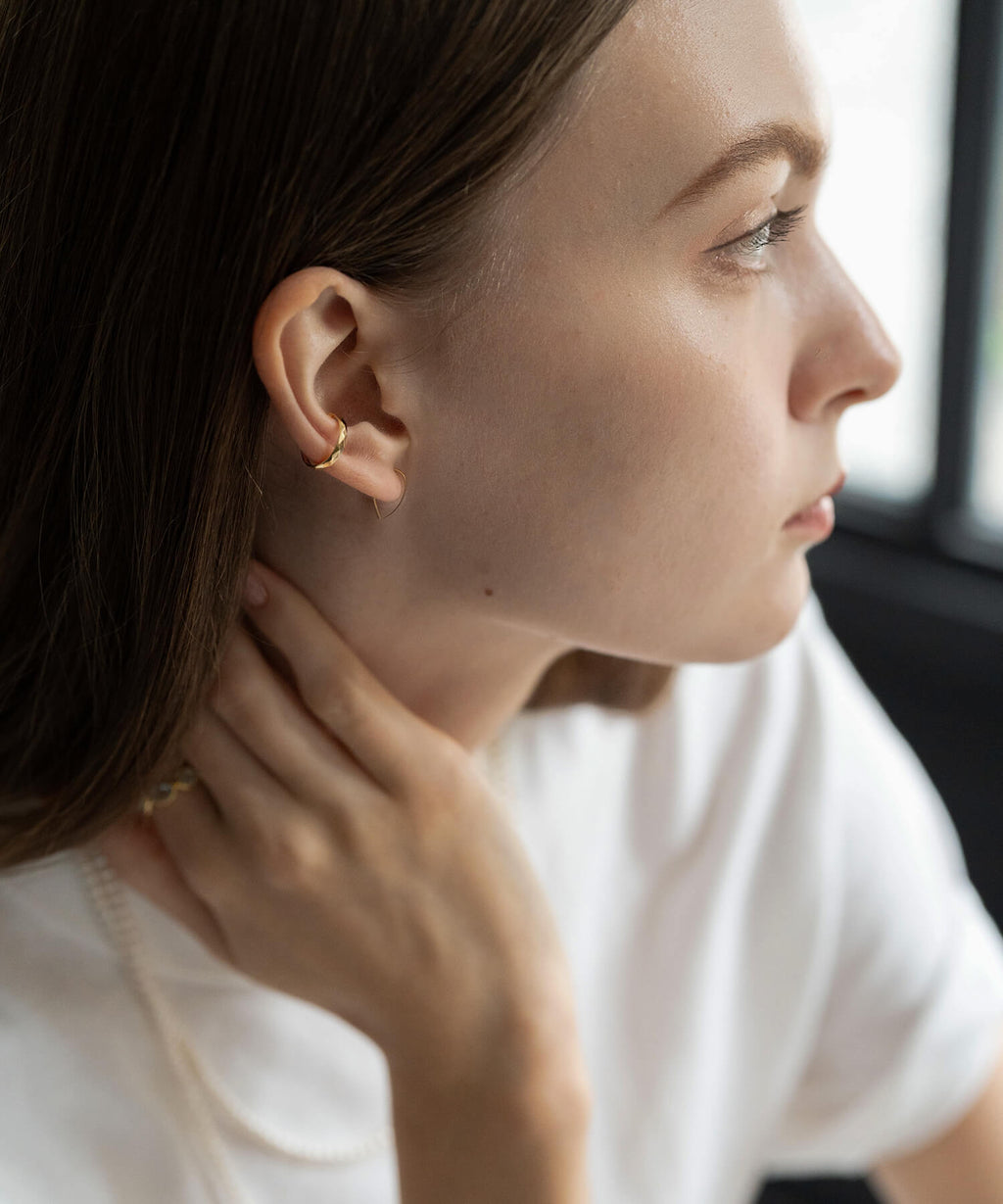 18K Gold & Platinum Faceted Ear Cuff | EDRA