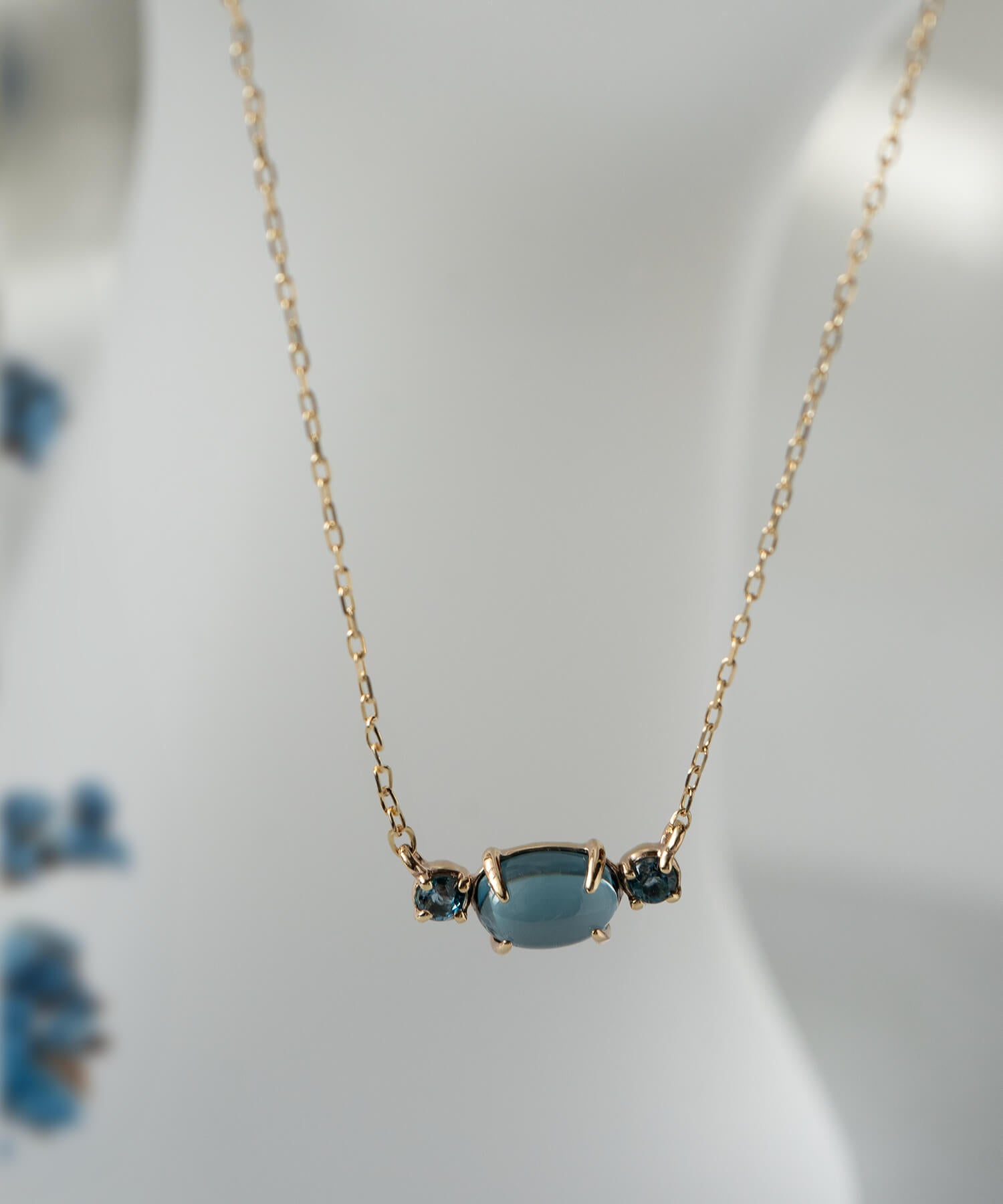 Oval Cabochon Necklace | ELIA-FEM