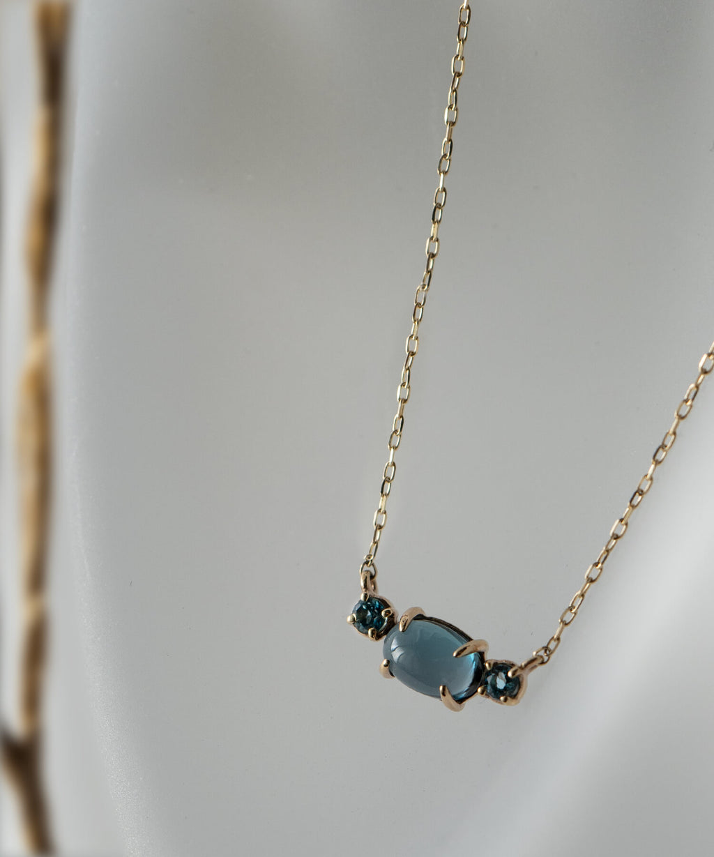 Oval Cabochon Necklace | ELIA-FEM