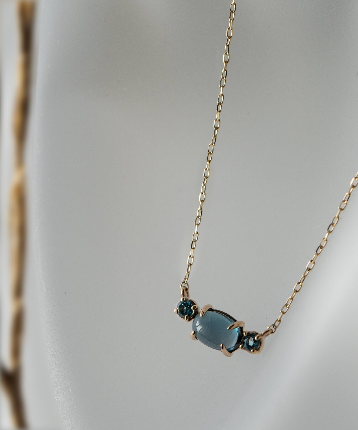 Oval Cabochon Necklace | ELIA-FEM