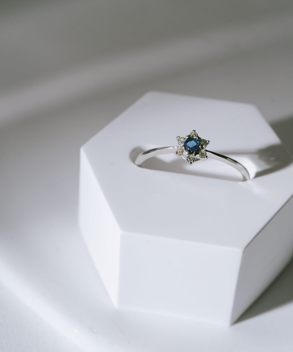 Platina Sapphire Star Ring | ELNEO