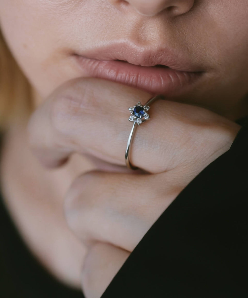 Platina Sapphire Star Ring | ELNEO