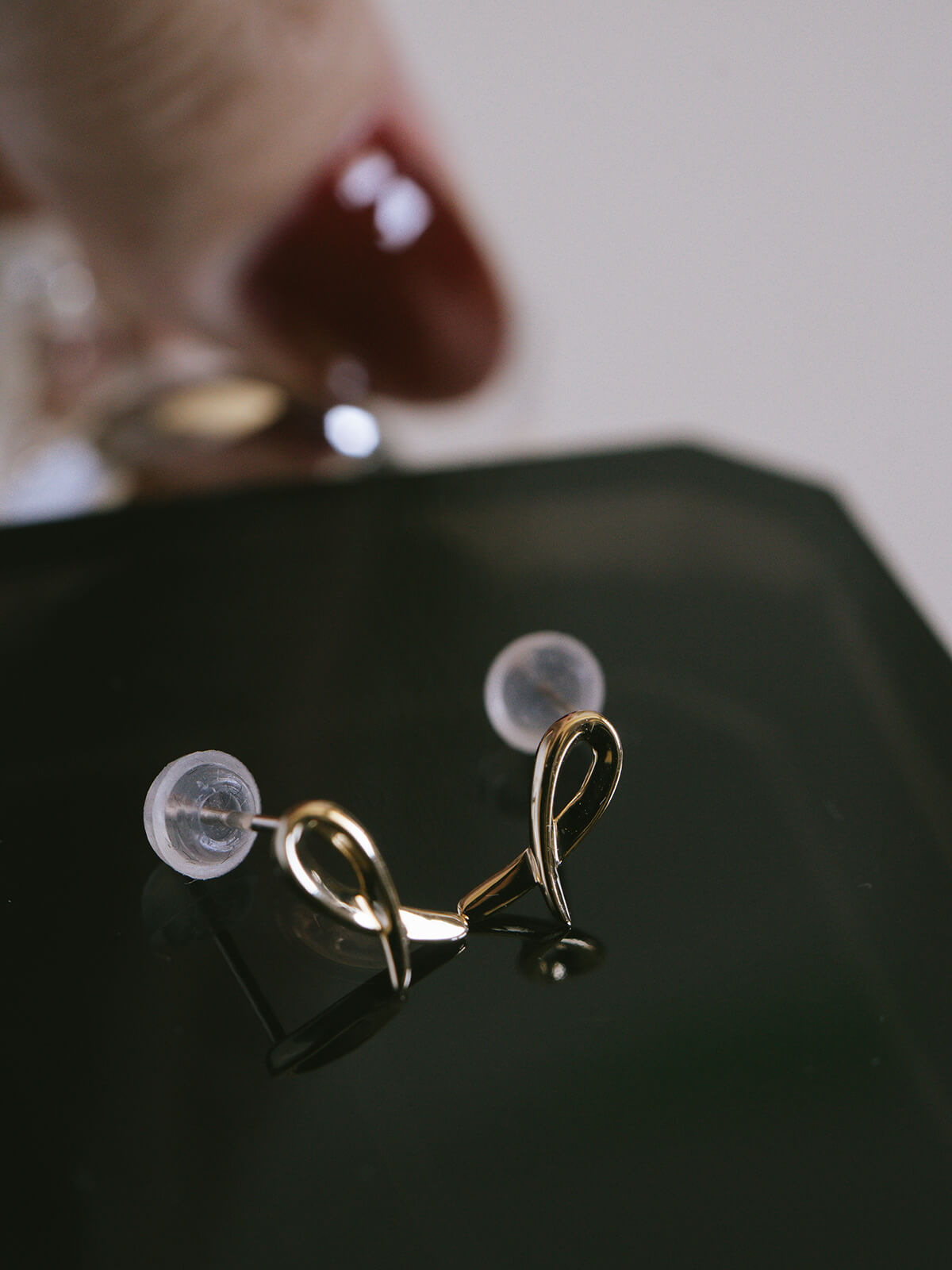 18K Gold Tiny Ribonetto Earrings | ELPIA