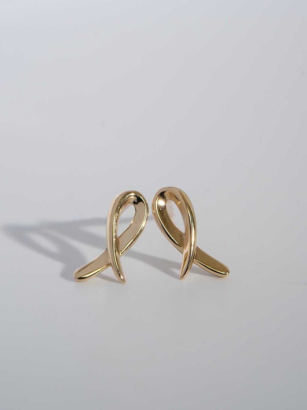 18K Gold Tiny Ribonetto Earrings | ELPIA