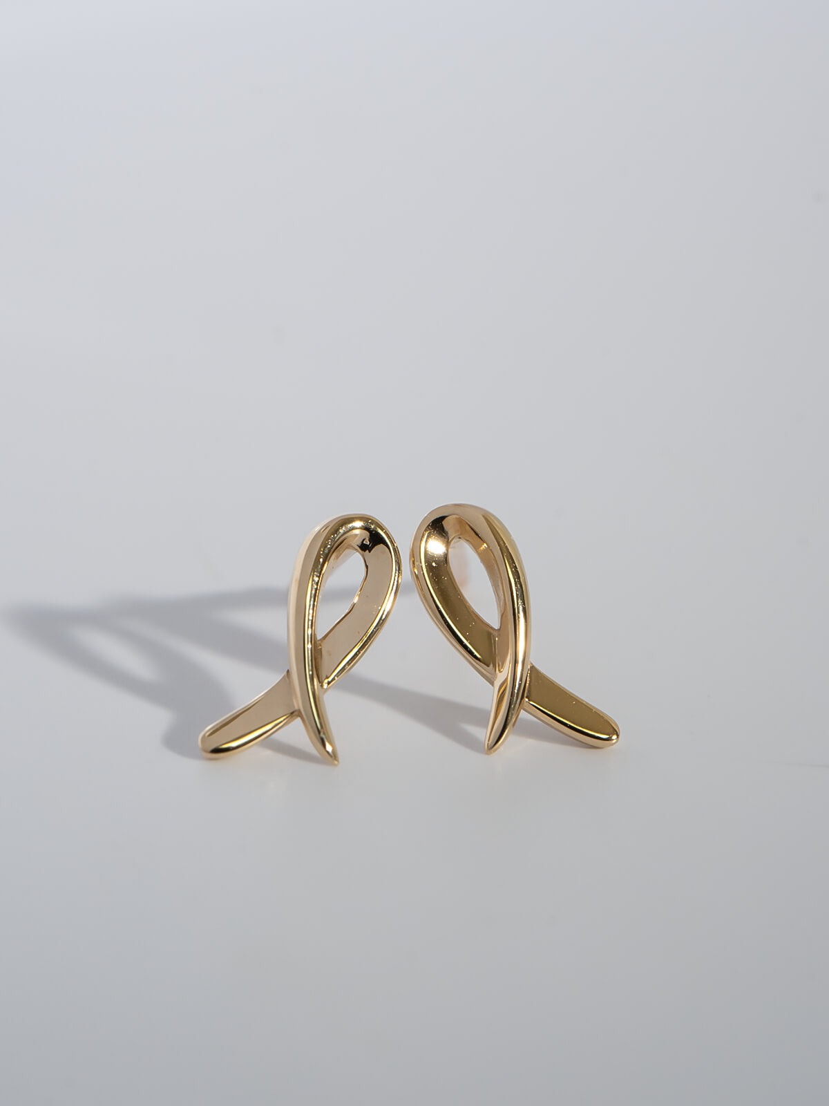 18K Gold Tiny Ribonetto Earrings | ELPIA