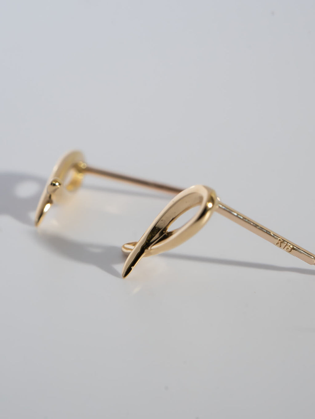 18K Gold Tiny Ribonetto Earrings | ELPIA