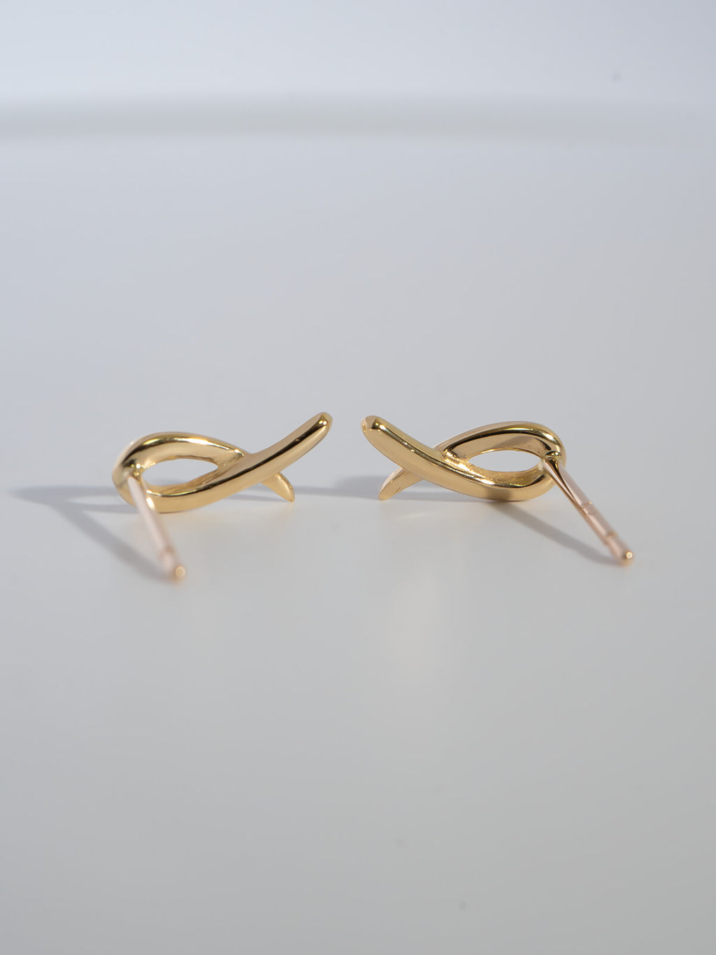 18K Gold Tiny Ribonetto Earrings | ELPIA