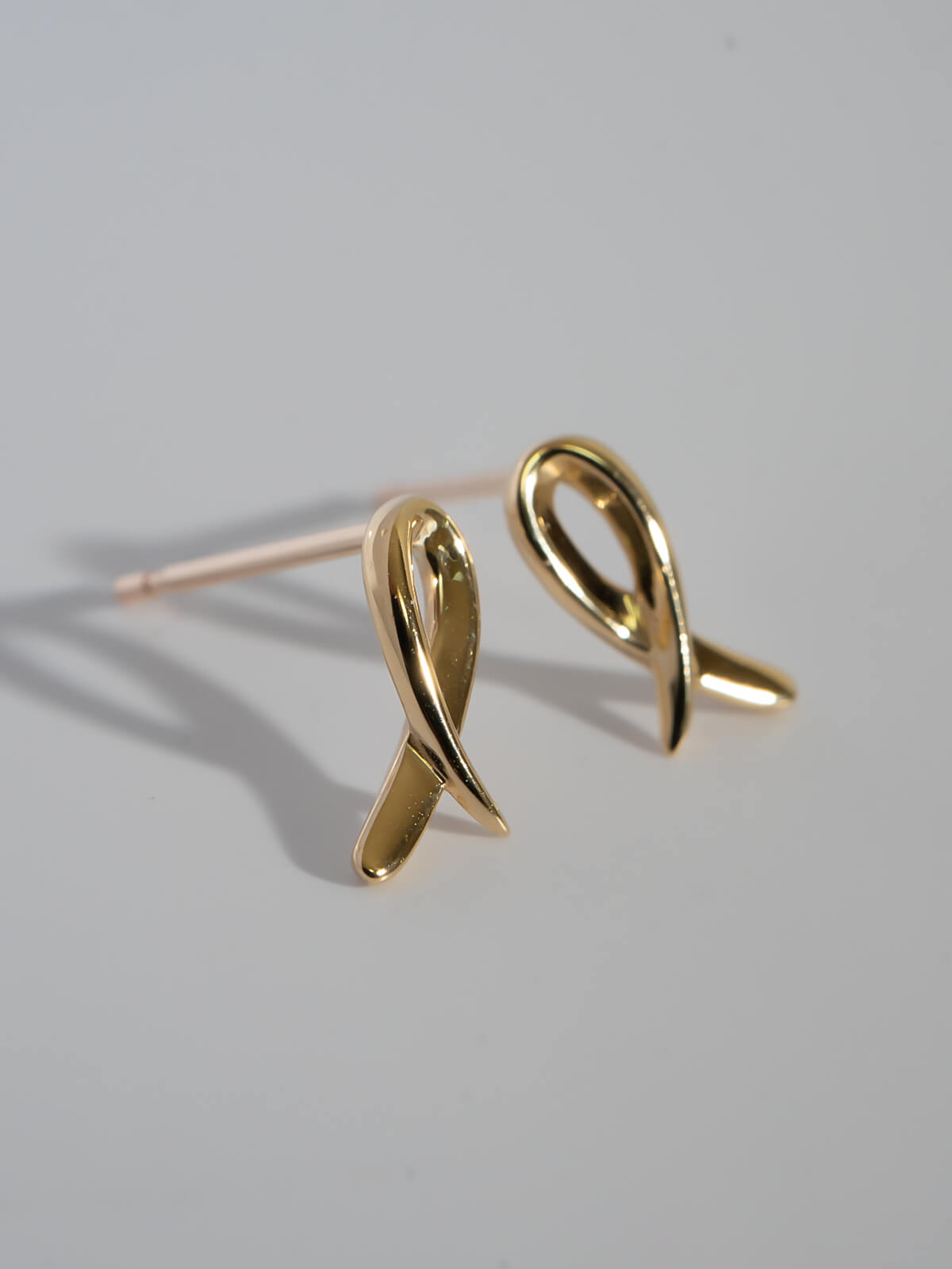 18K Gold Tiny Ribonetto Earrings | ELPIA