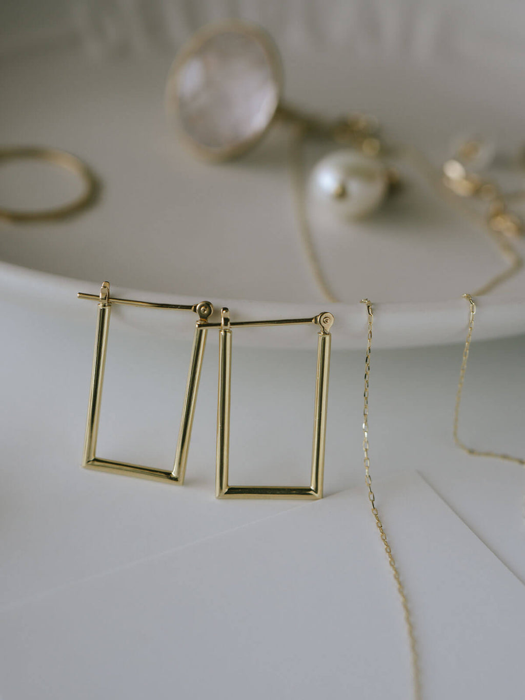18K Gold Sharp Lines Minimal Rectangle Hoop Earrings | ELPOTA