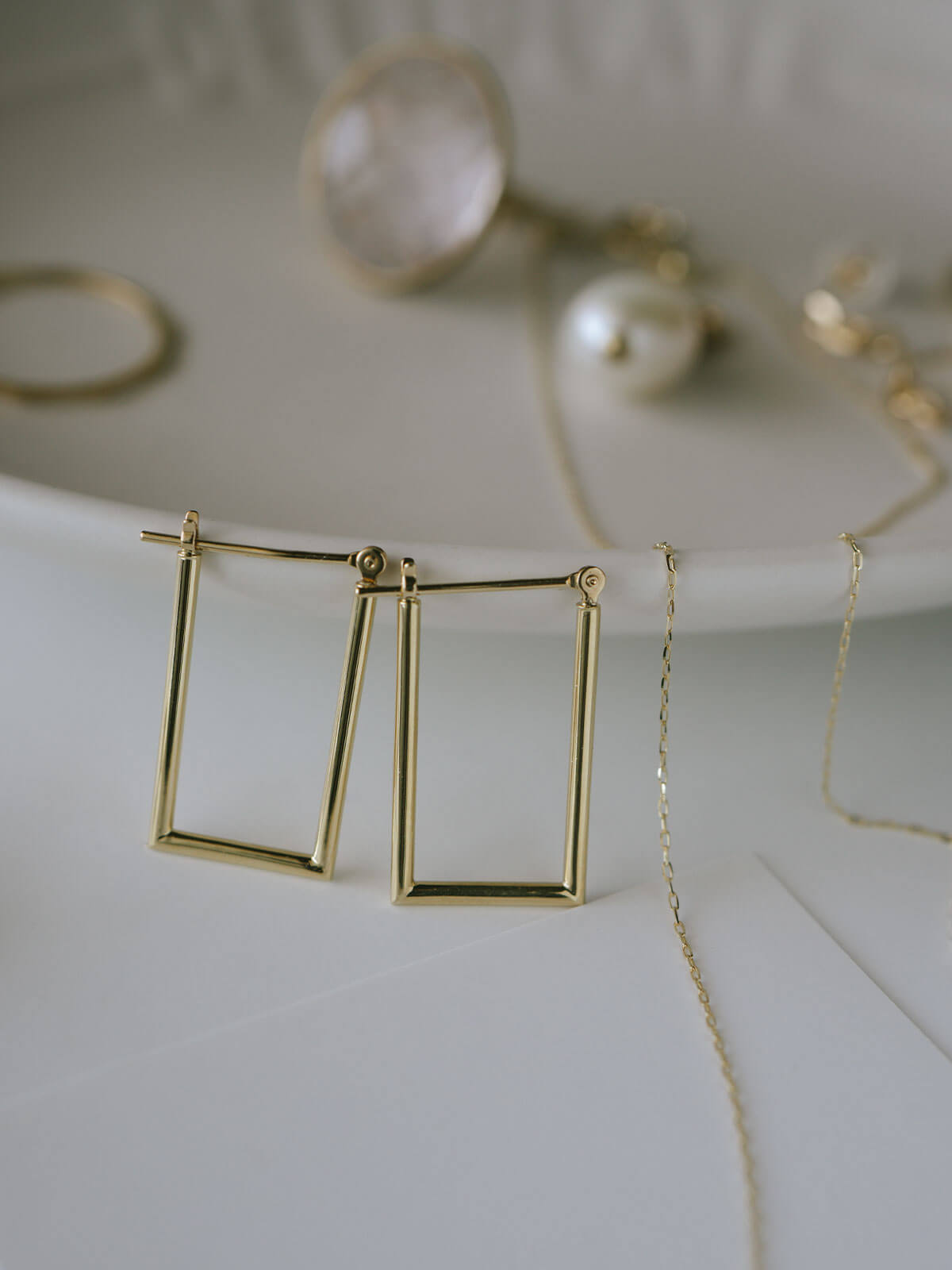 18K Gold Sharp Lines Minimal Rectangle Hoop Earrings | ELPOTA