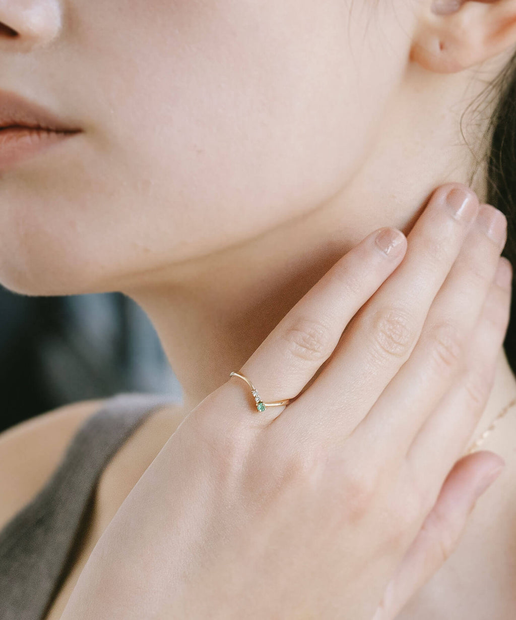 V-shaped Gemstone Ring | TERRA-KLADIA