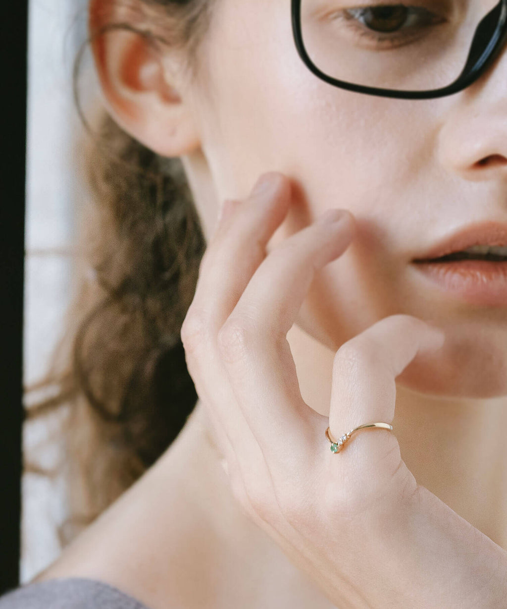V-shaped Gemstone Ring | TERRA-KLADIA